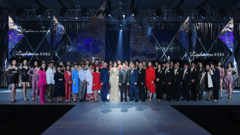 1553829698465173.jpg 大合影1_副本_副本_副本.jpg